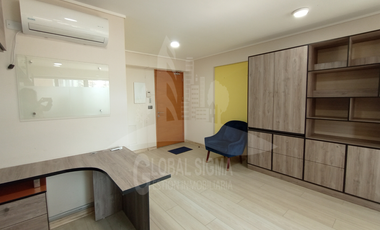 Venta Oficina Amoblada. Piso 4. Metro Lo Vial. San Miguel