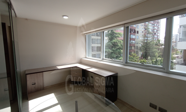 Venta Oficina Amoblada. Piso 4. Metro Lo Vial. San Miguel