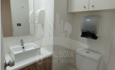 Venta Oficina Amoblada. Piso 4. Metro Lo Vial. San Miguel