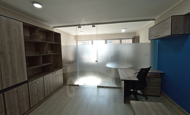 Venta Oficina Amoblada. Piso 4. Metro Lo Vial. San Miguel