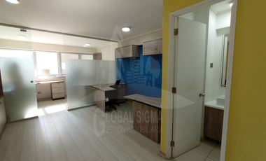 Venta Oficina Amoblada. Piso 4. Metro Lo Vial. San Miguel