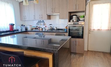 Casa en venta c/ estacionamiento en Villaseca