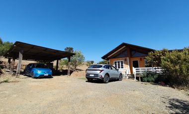 SE VENDE PARCELA CON DOS CASAS MEDIA HECTAREA URBANIZADA