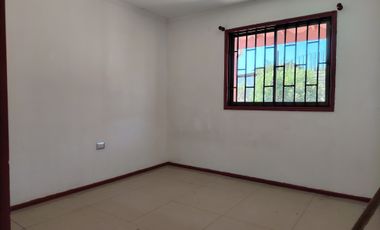 SE VENDE PARCELA CON DOS CASAS MEDIA HECTAREA URBANIZADA