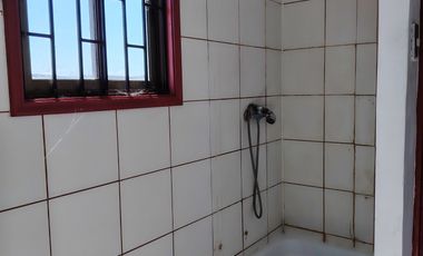 SE VENDE PARCELA CON DOS CASAS MEDIA HECTAREA URBANIZADA