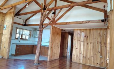 SE VENDE PARCELA CON DOS CASAS MEDIA HECTAREA URBANIZADA