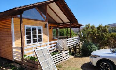 SE VENDE PARCELA CON DOS CASAS MEDIA HECTAREA URBANIZADA