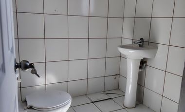 SE VENDE PARCELA CON DOS CASAS MEDIA HECTAREA URBANIZADA