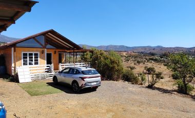 SE VENDE PARCELA CON DOS CASAS MEDIA HECTAREA URBANIZADA