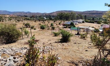 SE VENDE PARCELA CON DOS CASAS MEDIA HECTAREA URBANIZADA