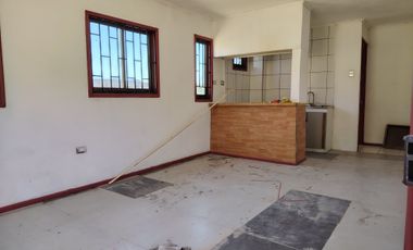 SE VENDE PARCELA CON DOS CASAS MEDIA HECTAREA URBANIZADA