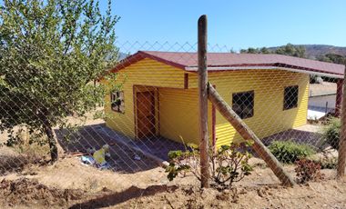 SE VENDE PARCELA CON DOS CASAS MEDIA HECTAREA URBANIZADA