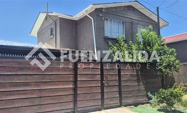 Casa en Arriendo en Simón Reyes / Carlos Llorens