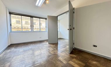 Amplia Oficina 56 m2, a pasos del metro, full conectada