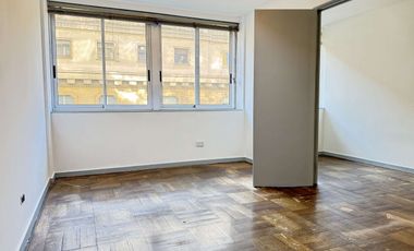 Amplia Oficina 56 m2, a pasos del metro, full conectada