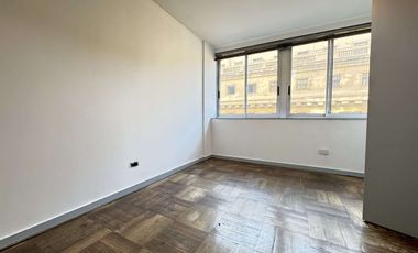 Amplia Oficina 56 m2, a pasos del metro, full conectada