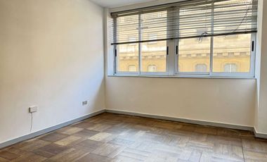 Amplia Oficina 56 m2, a pasos del metro, full conectada