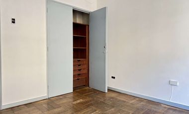 Amplia Oficina 56 m2, a pasos del metro, full conectada