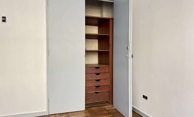 Amplia Oficina 56 m2, a pasos del metro, full conectada