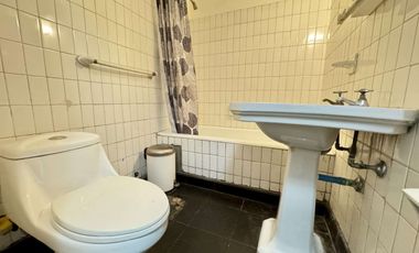 Amplia Oficina 56 m2, a pasos del metro, full conectada