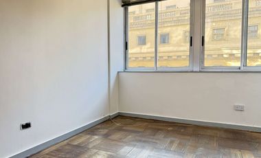 Amplia Oficina 56 m2, a pasos del metro, full conectada