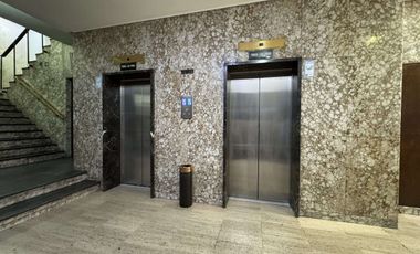 Amplia Oficina 56 m2, a pasos del metro, full conectada