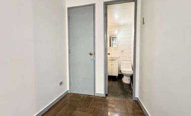 Amplia Oficina 56 m2, a pasos del metro, full conectada