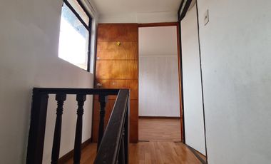 Amplia casa de uso comercial