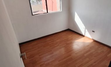 Amplia casa de uso comercial