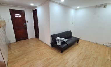 Amplia casa de uso comercial