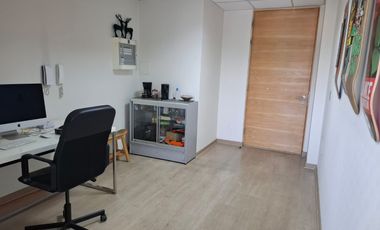 Arriendo oficina moderna con estacionamiento incluido!