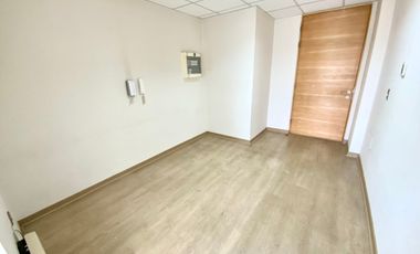 Arriendo oficina moderna con estacionamiento incluido!