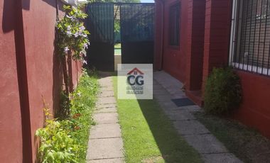 ARRIENDO CASA EN LA REINA, METRO PLAZA EGAÑA EN $1.560.000 3D, 2B, 4 ESTAC.  PATIO Y ANTEJARDIN BARRIO RESIDENCIAL