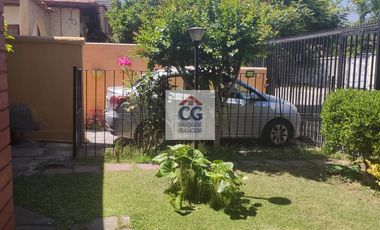 ARRIENDO CASA EN LA REINA, METRO PLAZA EGAÑA EN $1.560.000 3D, 2B, 4 ESTAC.  PATIO Y ANTEJARDIN BARRIO RESIDENCIAL