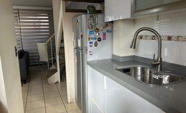 Acogedora casa en Estación Colina