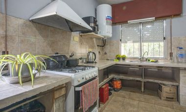 CASA EN VENTA 2 DORMITORIOS/ PILETA EN RICARDONE