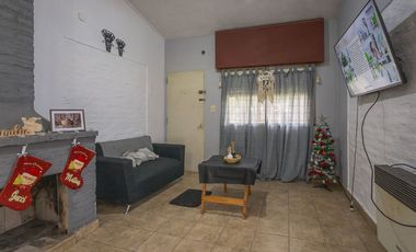 CASA EN VENTA 2 DORMITORIOS/ PILETA EN RICARDONE