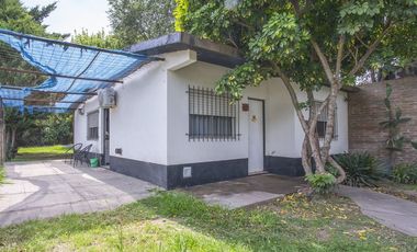 CASA EN VENTA 2 DORMITORIOS/ PILETA EN RICARDONE