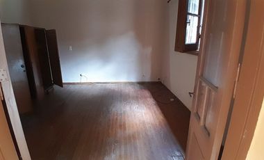 CASA EN VENTA BARRIO BELGRANO - TRES AMBIENTES