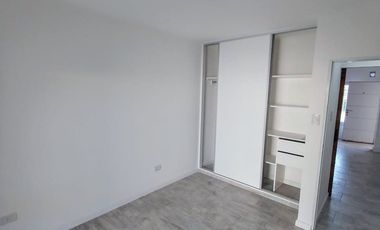 SE ALQUILA: DEPTO DE 1 DORMITORIO CON COCHERA