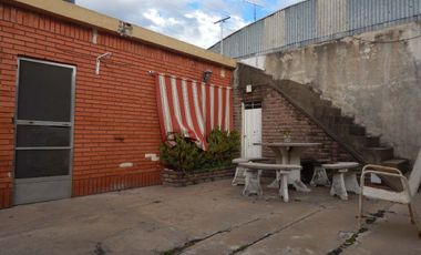 CASA 2 DORM.EN CAP.BERMÚDEZ CON JARDIN Y COCHERA