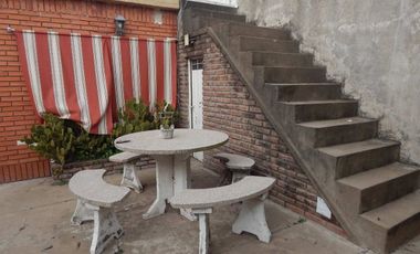 CASA 2 DORM.EN CAP.BERMÚDEZ CON JARDIN Y COCHERA