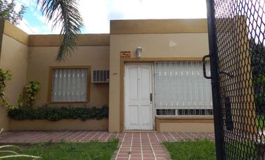 CASA 2 DORM.EN CAP.BERMÚDEZ CON JARDIN Y COCHERA