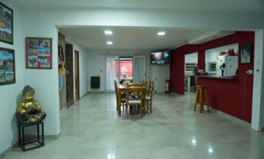 Venta Vivienda + Locales Comerciales + Bar equipad