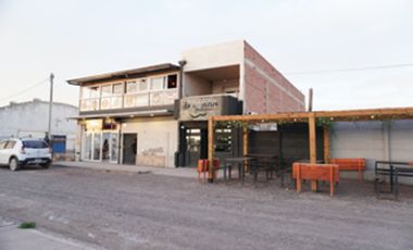 Venta Vivienda + Locales Comerciales + Bar equipad