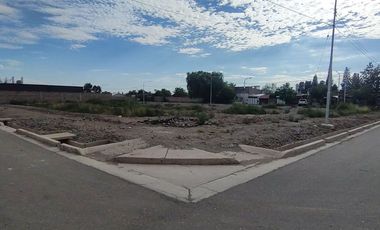 REMAX VENDE LOTE ESQUINA EN MAIPU