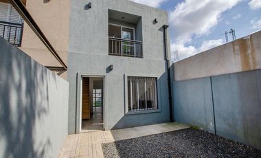 DUPLEX EN VENTA GLEW 3 AMBIENTES A ESTRENAR