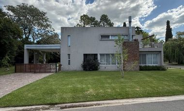 VENTA CASA 6 AMB BARRIO CERRADO EL AROMO, ESCOBAR