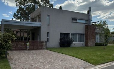 VENTA CASA 6 AMB BARRIO CERRADO EL AROMO, ESCOBAR