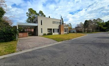 VENTA CASA 6 AMB BARRIO CERRADO EL AROMO, ESCOBAR